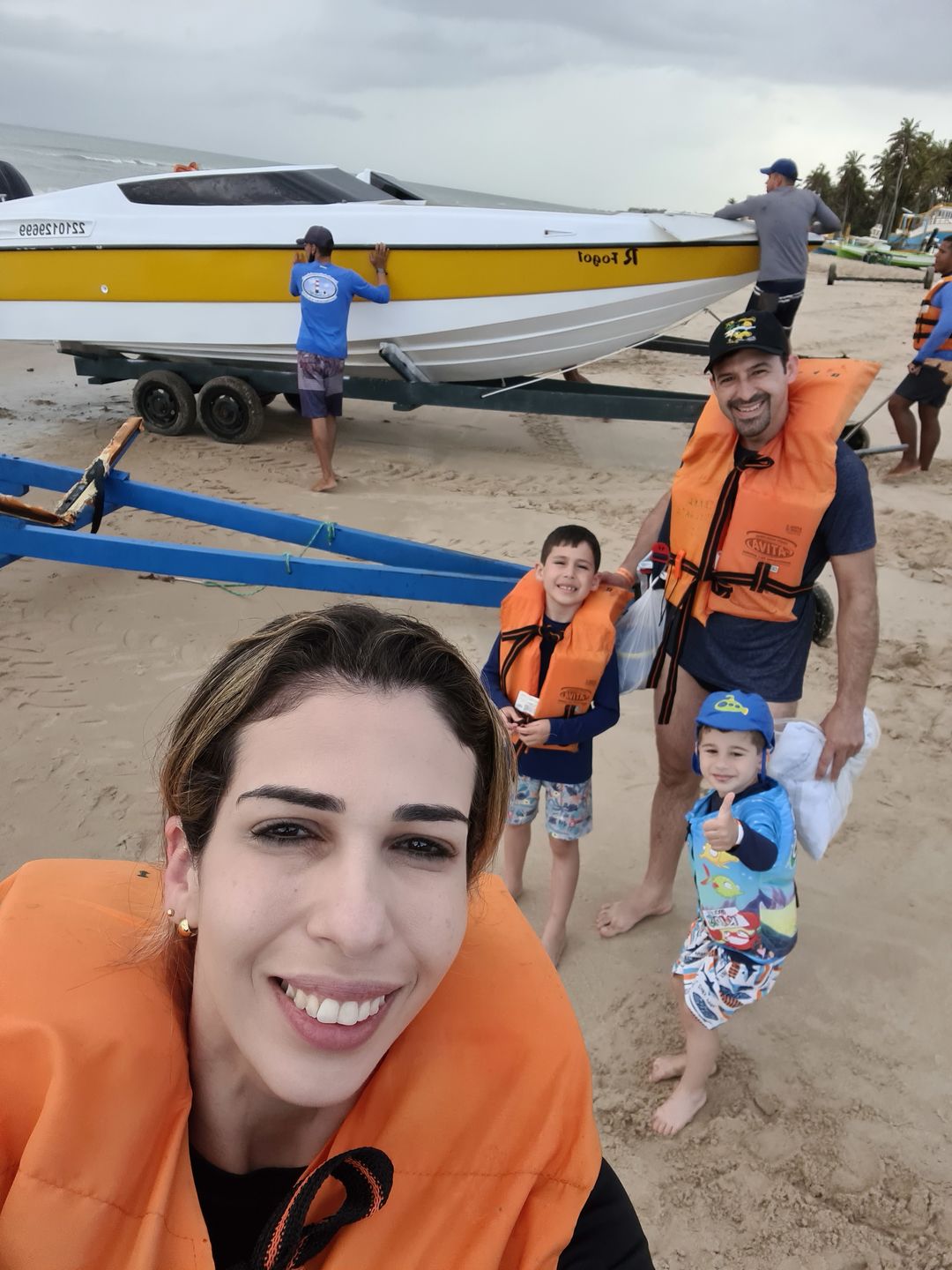 Customer photo review of Camisa Flutuadora Infantil Floater