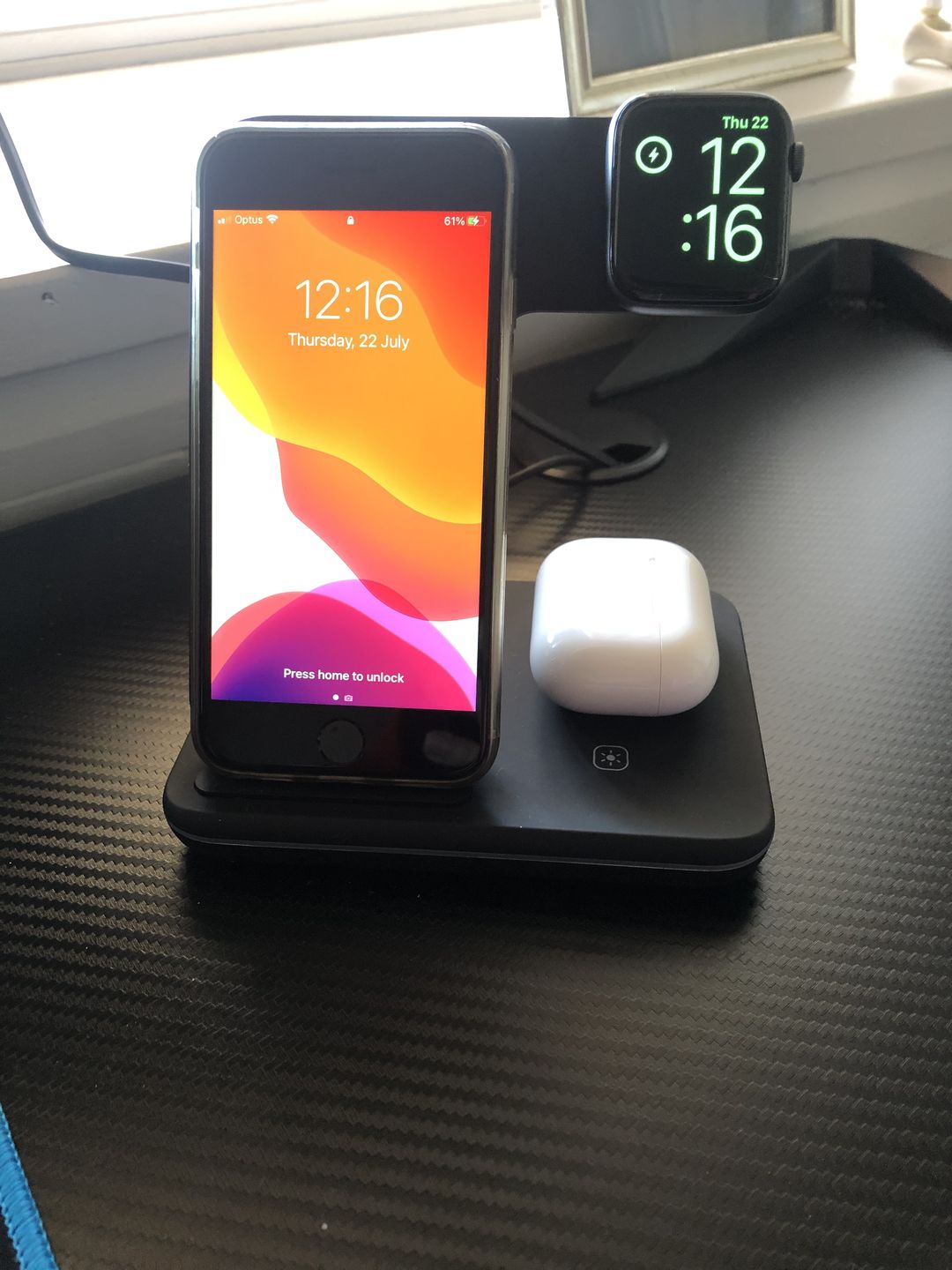 Customer photo review of PTC Select 3 in 1 Wireless Charger Stand Dock for Apple iPhone iWatch Airpods & Samsung