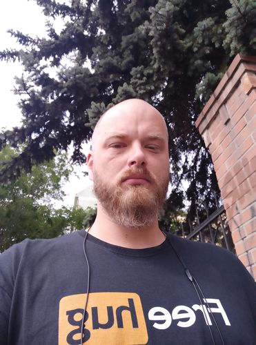 Customer photo review of Free Hug Heavy Cotton Tee