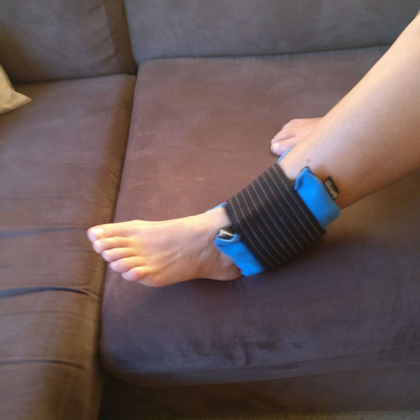 Customer photo review of Gelpacks Direct Reusable Sports Ice Pack for Ankle Injury with Hot Cold Compression Wrap
