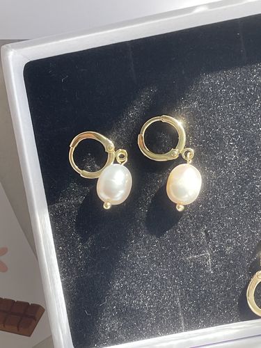 Customer photo review of Ayra Pearl Earrings