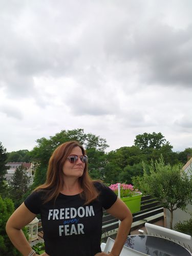 Customer photo review of DEZENTE REBELLEN ORGANIC SHIRT MÄDELS • FREEDOM OVER FEAR