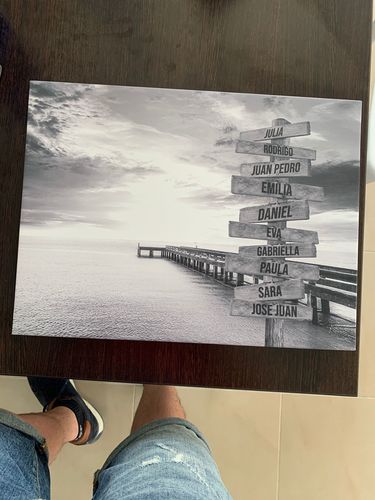 Customer photo review of VeArt™ - Lienzo Muelle de Madera con Nombres Personalizados