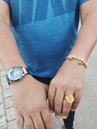 Reseña con foto de un cliente sobre St. George (Pendiente & Collar) SS 316L Electroplatinada 18k