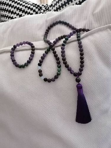 Customer photo review of Set Amatista - Colgante & Pulsera de piedras naturales - 108 cuentas