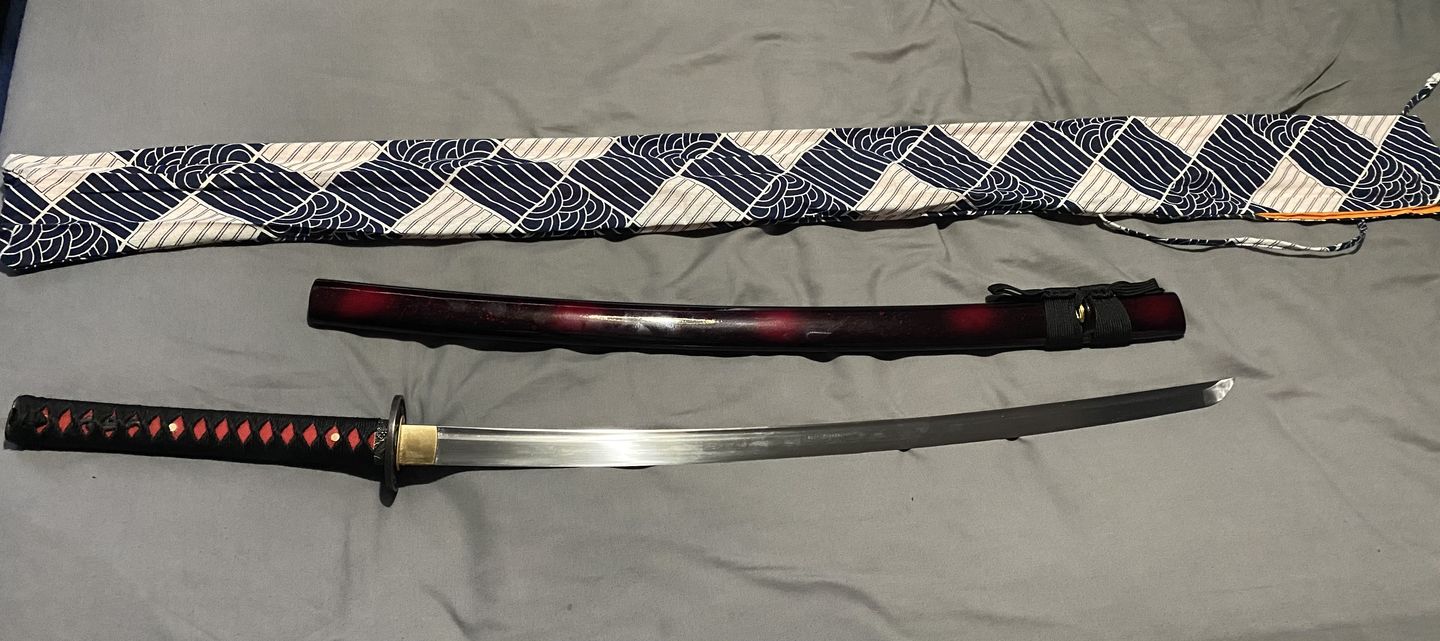 Customer photo review of Japanese Samurai Sword KATANA 1060High Carbon Steel Can Cut Tree