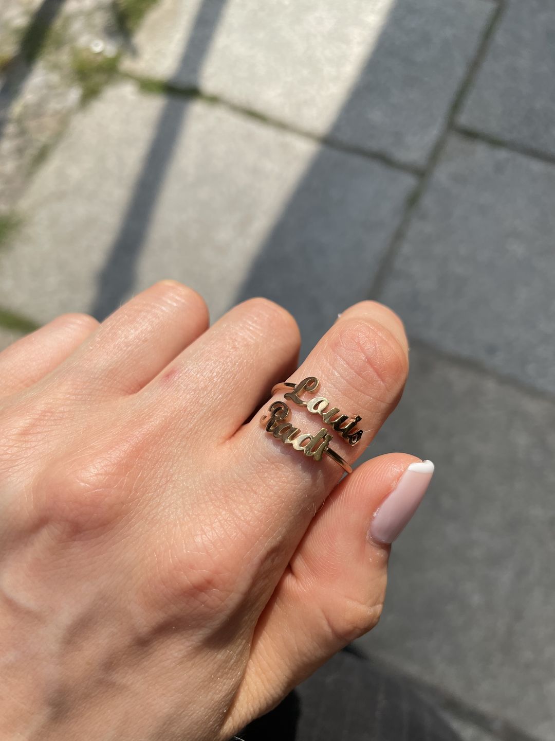 Customer photo review of LOANYA Ring mit zwei personalisierten Namen