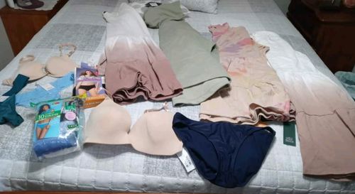 Customer photo review of WiBargain Women's Clothing Wholesale Box