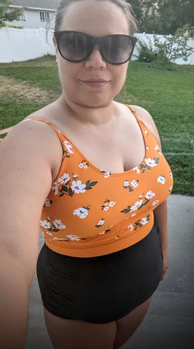 Customer photo review of The Lounger Top | Mango Floral