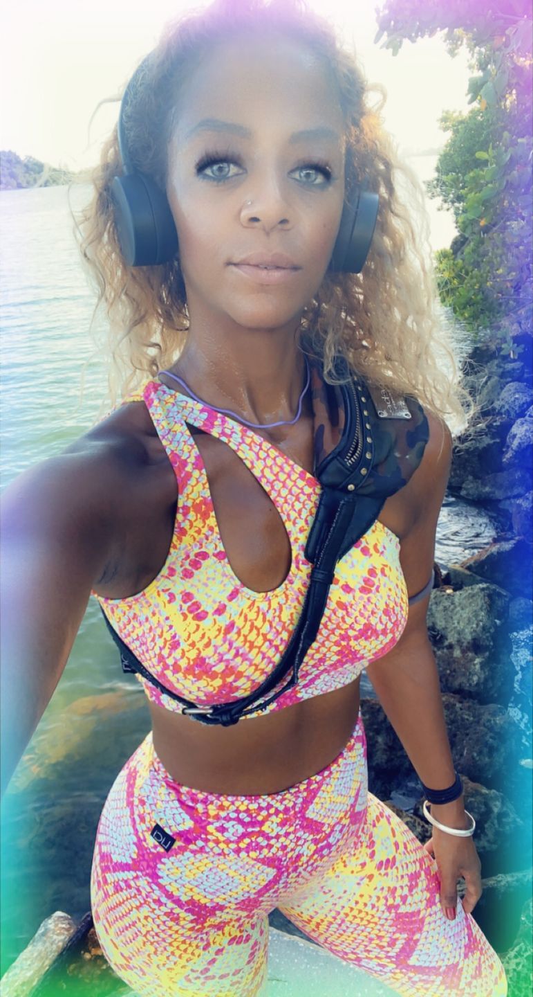 Customer photo review of Pink Lemonade High Waist Scrunch Leggings