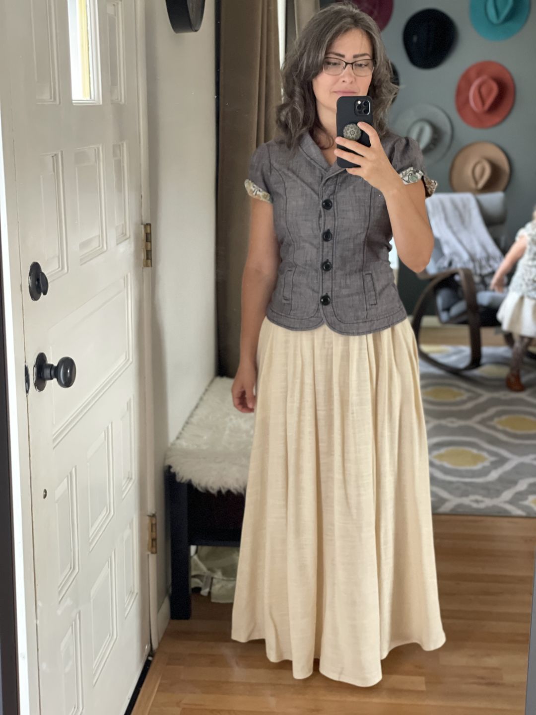 Customer photo review of Xiaolizi Pleated maxi skirt for women in Beige 2375#