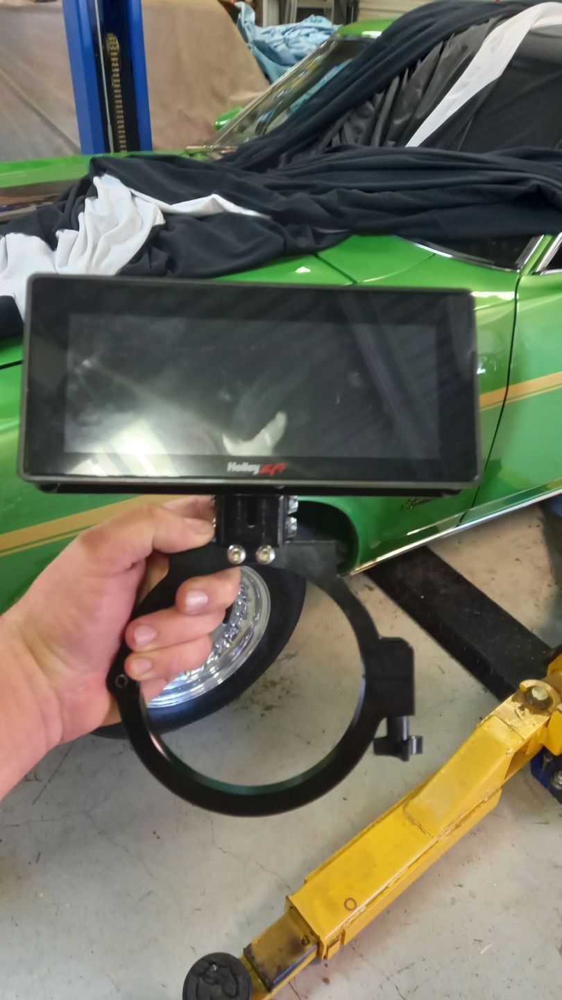 Customer photo review of Motion Raceworks Black Anodized 2.5lb CO2 Bottle Bracket (Bottle Not Included) 25-10007