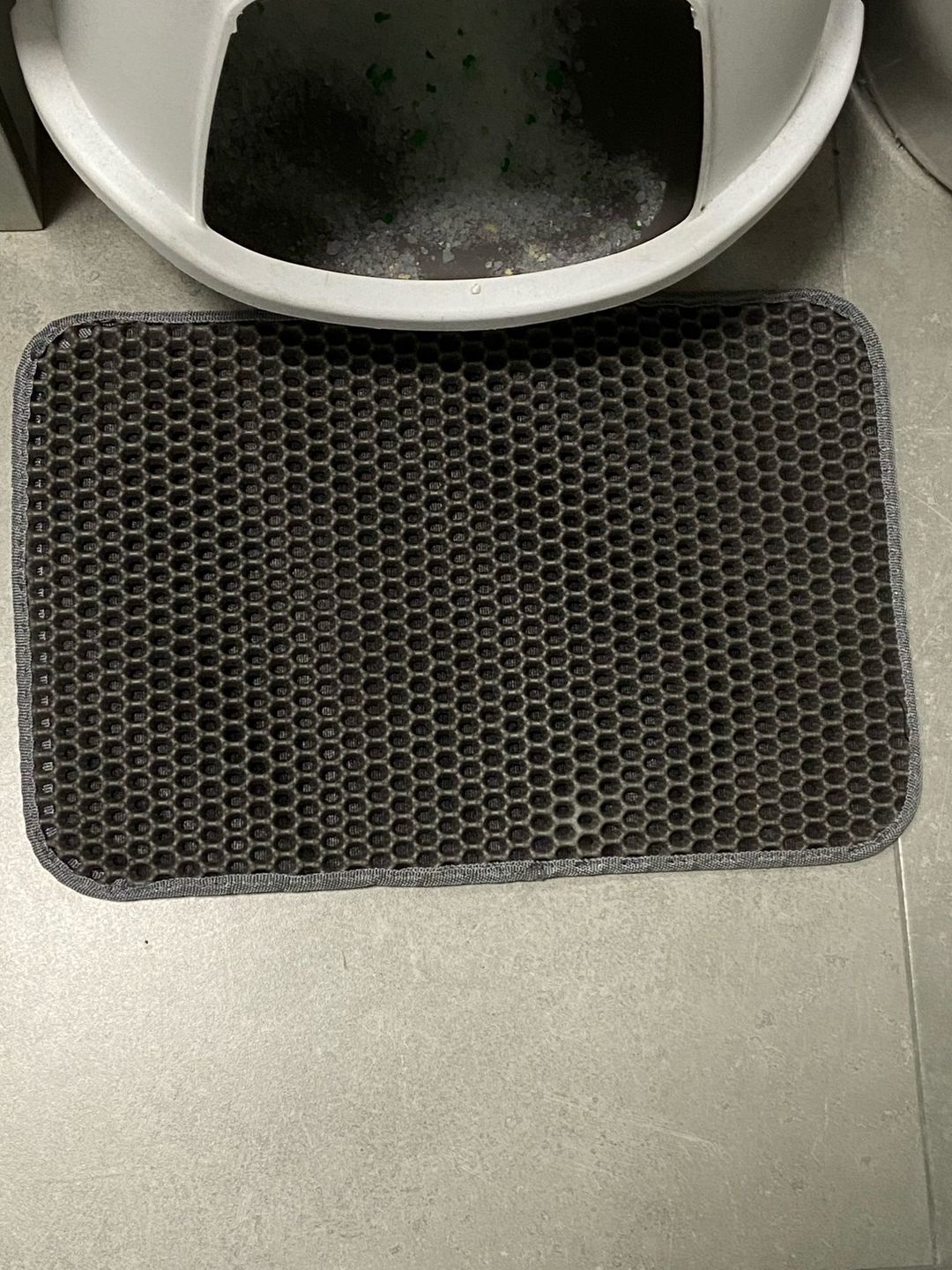 Customer photo review of Tapis de litière pour chat imperméable double couche facile à nettoyer