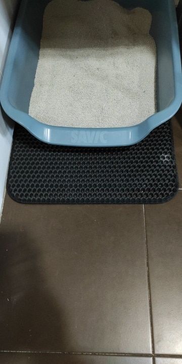 Customer photo review of Tapis de litière pour chat imperméable double couche facile à nettoyer