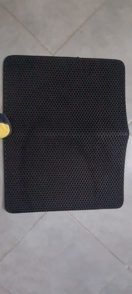 Customer photo review of Tapis de litière pour chat imperméable double couche facile à nettoyer