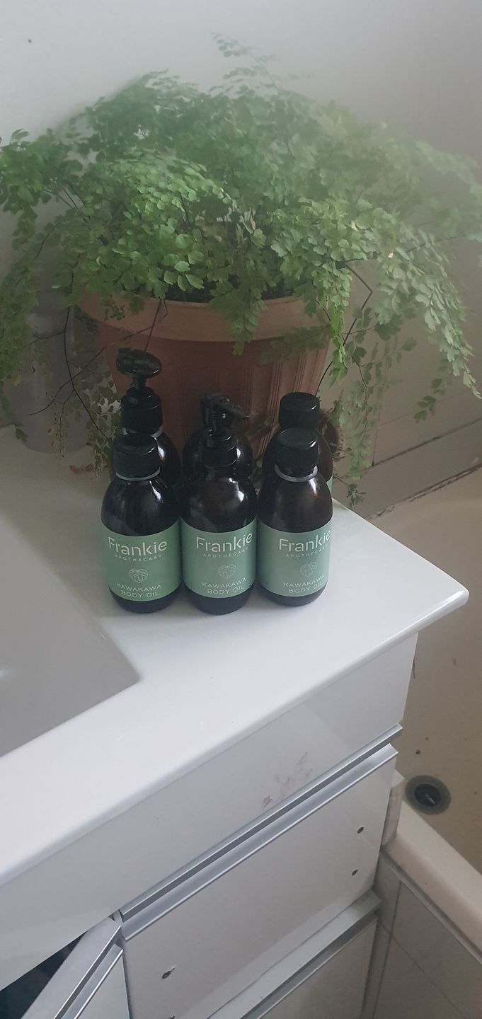 Customer photo review of Kawakawa Body Oil