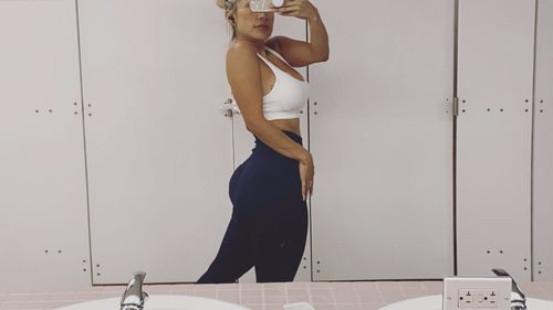 Customer photo review of Black Contour Scrunch Butt Leggings