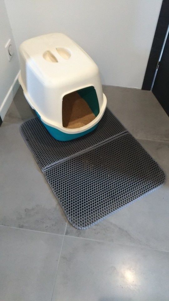 Customer photo review of Tapis de litière pour chat imperméable double couche facile à nettoyer