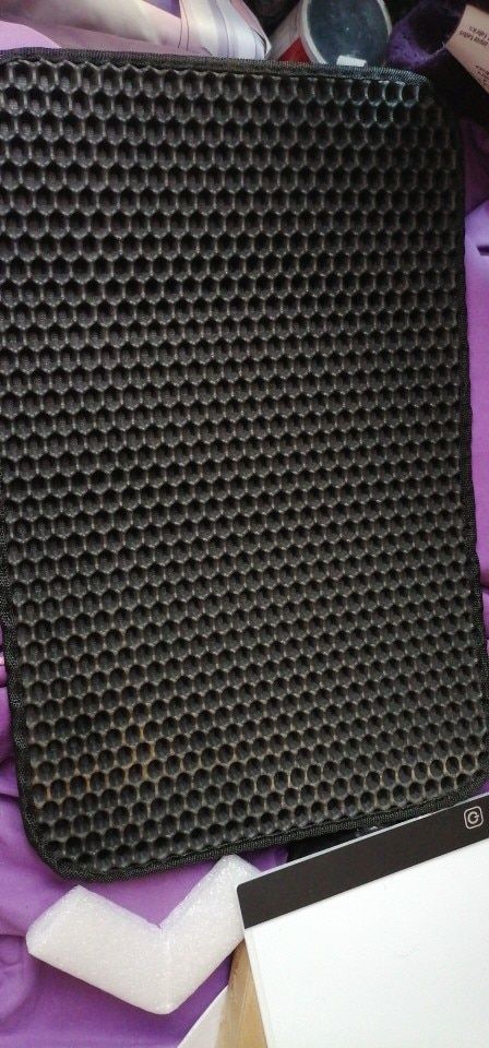 Customer photo review of Tapis de litière pour chat imperméable double couche facile à nettoyer