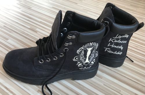 Customer photo review of Harry Potter Hufflepuff Women's Flat Ankle Boots