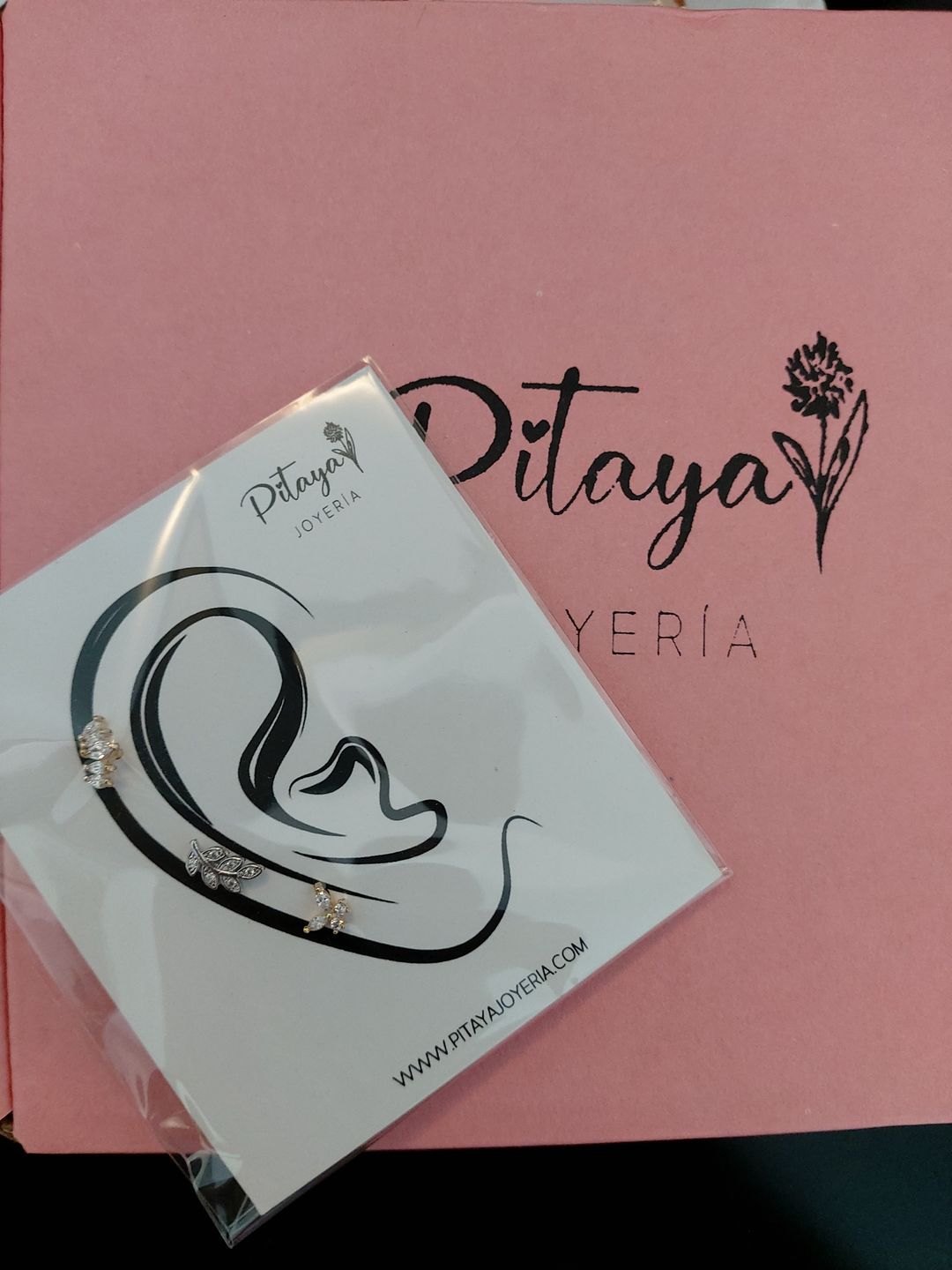 Customer photo review of Piercing Hojita de Laurel Rosca Plana