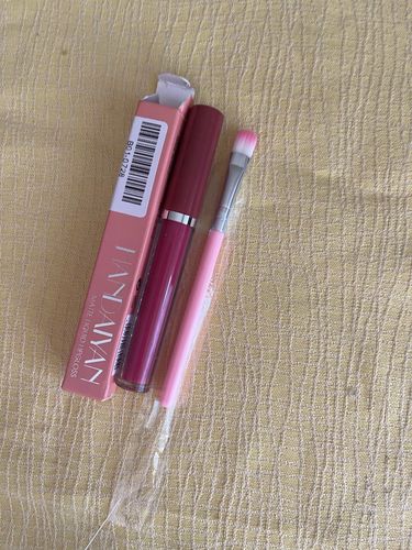 Customer photo review of O.TWO.O HONEY WHISPER VELVET MATTE LIP GLAZE