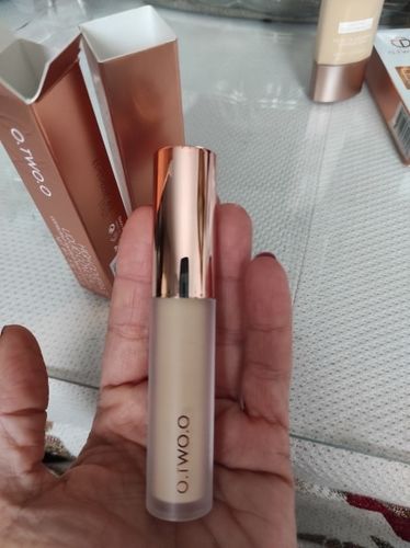 Customer photo review of O.TWO.O HIGH COVERAGE LIQUID CONCEALER