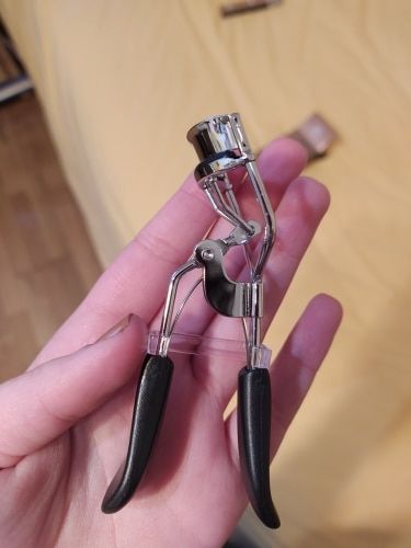 Customer photo review of O.TWO.O LASHES CURLER