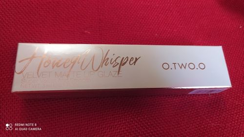 Customer photo review of O.TWO.O HONEY WHISPER VELVET MATTE LIP GLAZE