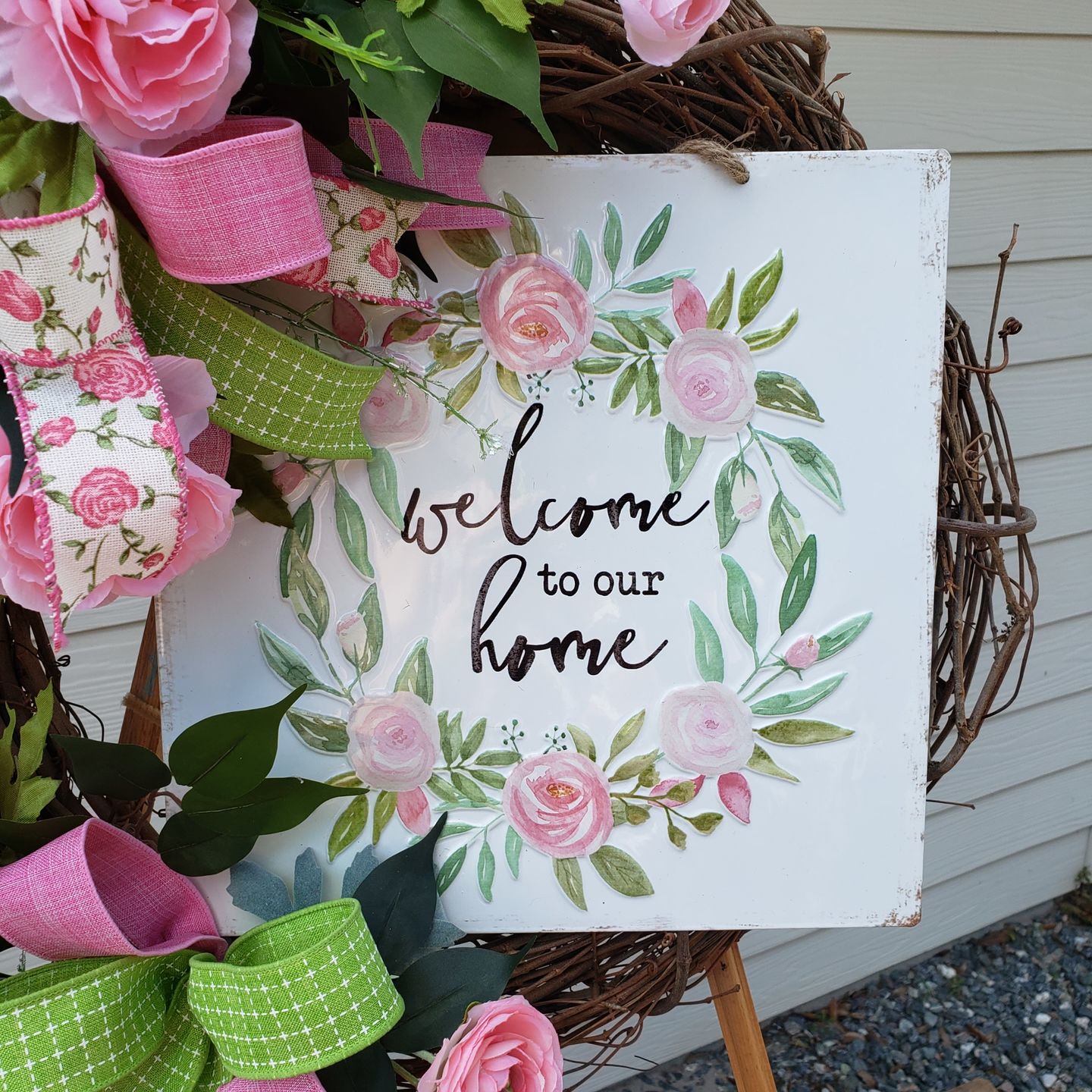 Customer photo review of 18" Round Grapevine Wreath - DECOE-038