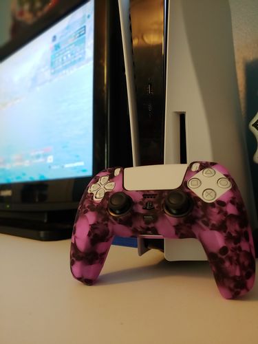Customer photo review of Purple Skulls - PS5 Controller Skin