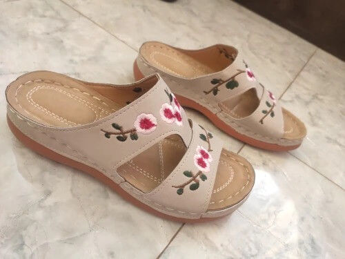 Customer photo review of Clarkshoes Arizona Flower Embroidered Orthopedic Sandals