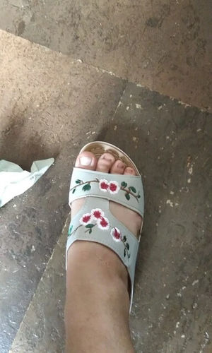 Customer photo review of Clarkshoes Arizona Flower Embroidered Orthopedic Sandals