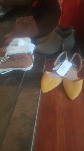 Customer photo review of WiBargain Women's Shoes Wholesale Box 20 Pairs