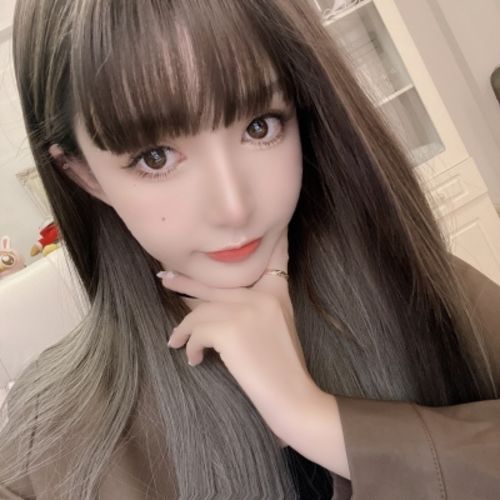 Customer photo review of Lucilia (68cm Smoky Gray Gradient Long Straight Hair) - Natural Wig