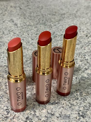 Customer photo review of O.TWO.O REVOLUTION LIPSTICK
