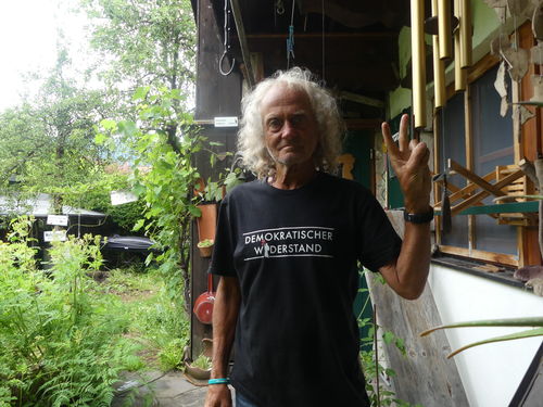 Customer photo review of DEMOKR. WIDERSTAND ORGANIC SHIRT BUBEN • DEMOKRATISCHER WIDERSTAND