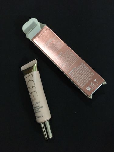 Customer photo review of O.TWO.O ROSE GOLD LIQUID HIGHLIGHTER