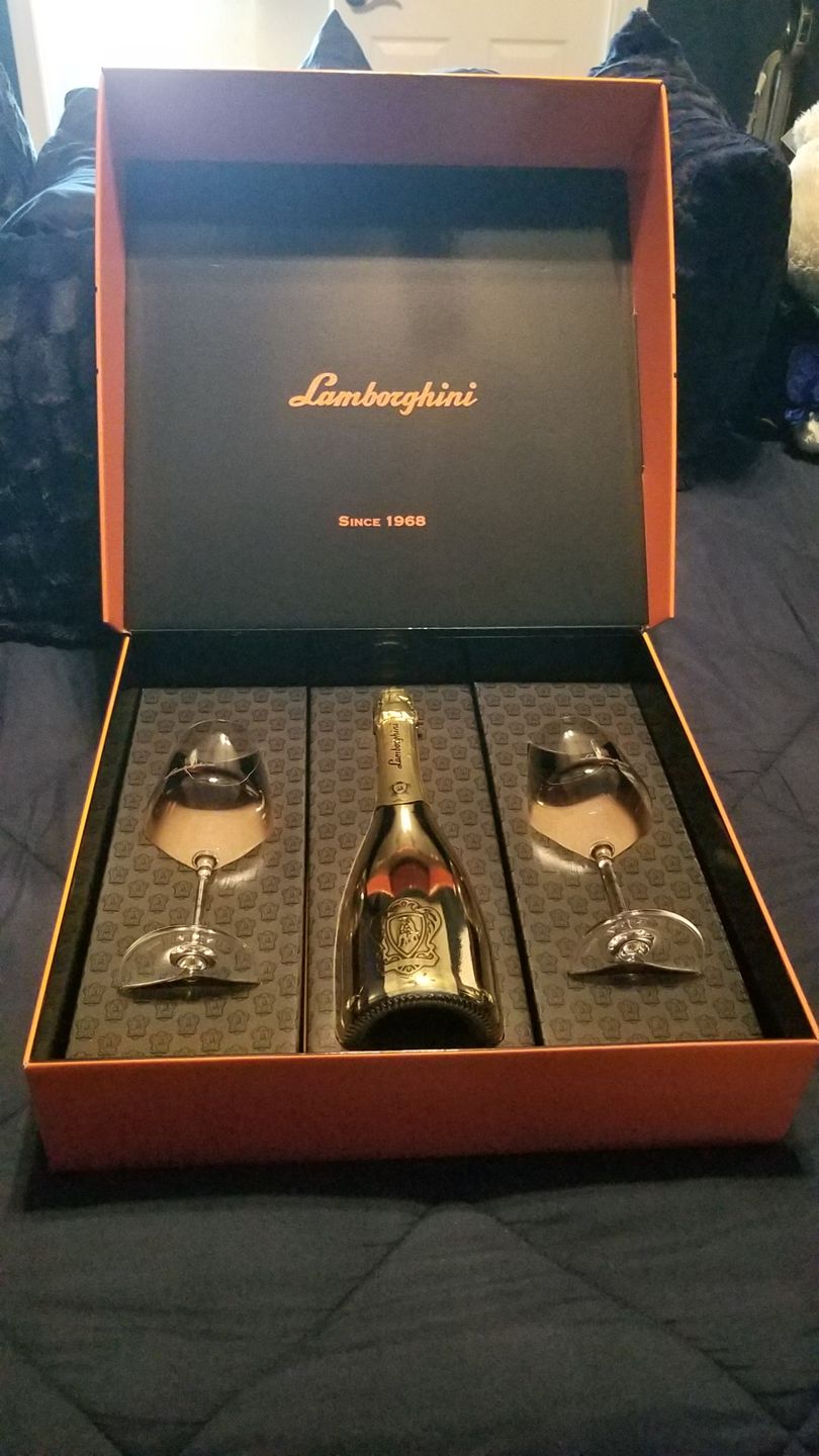 Customer photo review of Lamborghini: Metodo Classico Rosè "The Legend" with Gift Box