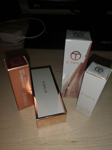 Customer photo review of O.TWO.O TINTED LIP BALM