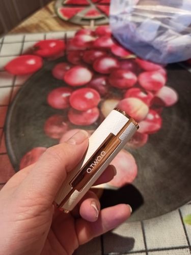 Customer photo review of O.TWO.O SPUN GOLD BROCADE VELVET LIPSTICK