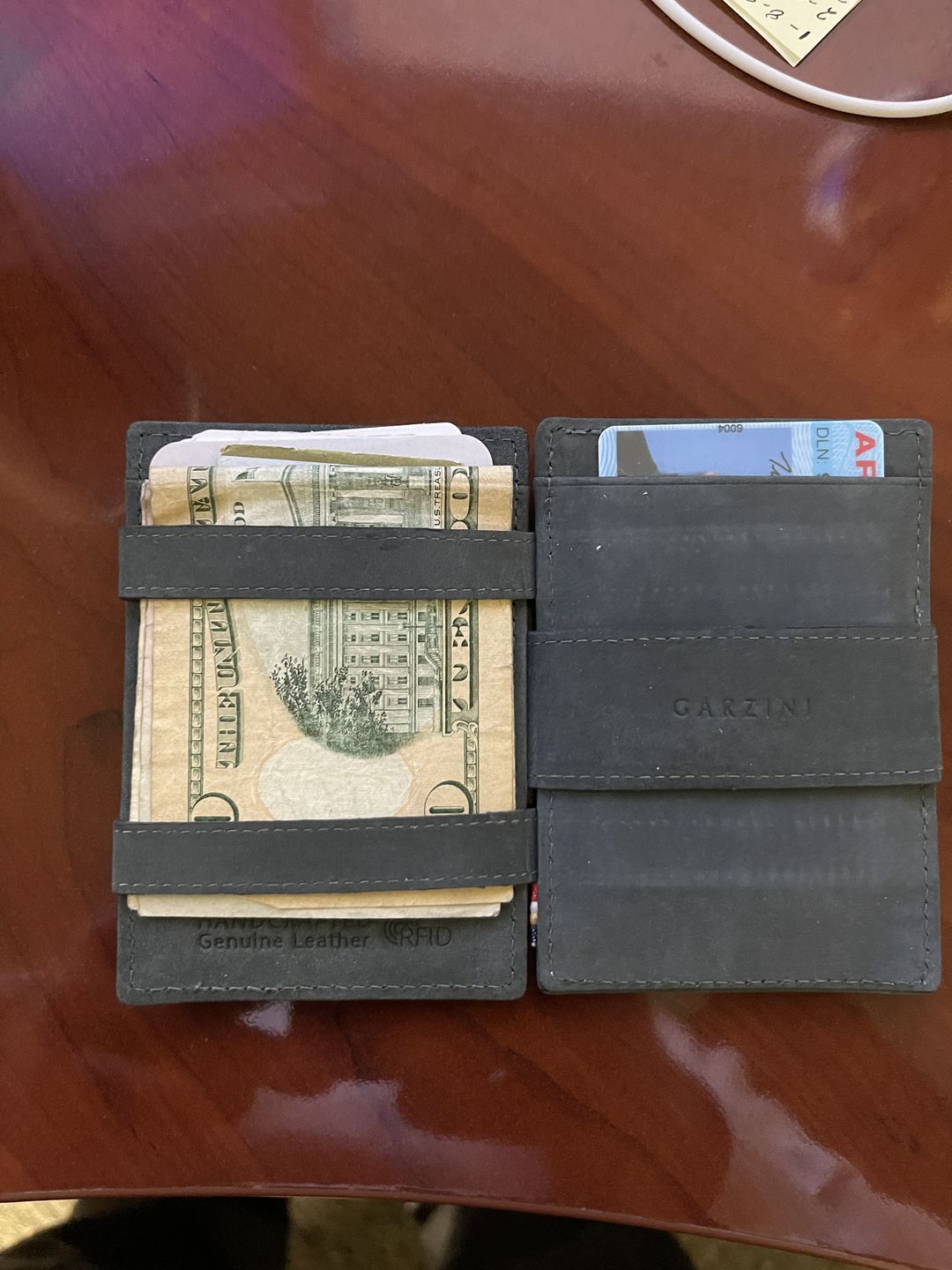 Customer photo review of Essenziale Magic Wallet Vintage