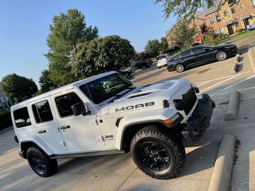 Customer photo review of Gladiator Vader Grille w/ Mesh - Black & White for 18-21 Jeep Wrangler JL & Gladiator JT | In stock on June 10