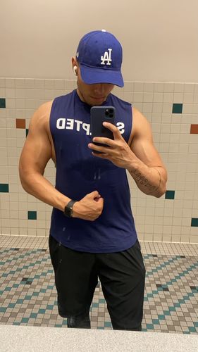 Customer photo review of Sleeveless 2.1