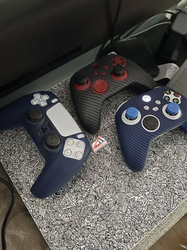 Customer photo review of Blue Carbon Fiber - PS5 Controller Skin