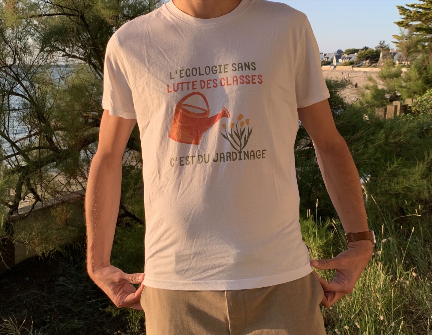 Customer photo review of T-shirt Unisexe 100% Coton Bio L'écologie sans lutte des classes c'est du jardinage