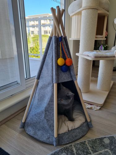 Customer photo review of Felt Warm Wool Cat Nest Tent House