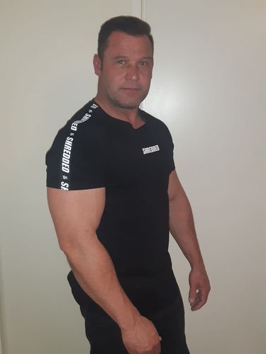 Customer photo review of SHREDDED TAPED MUSCLE T-SHIRT - RED