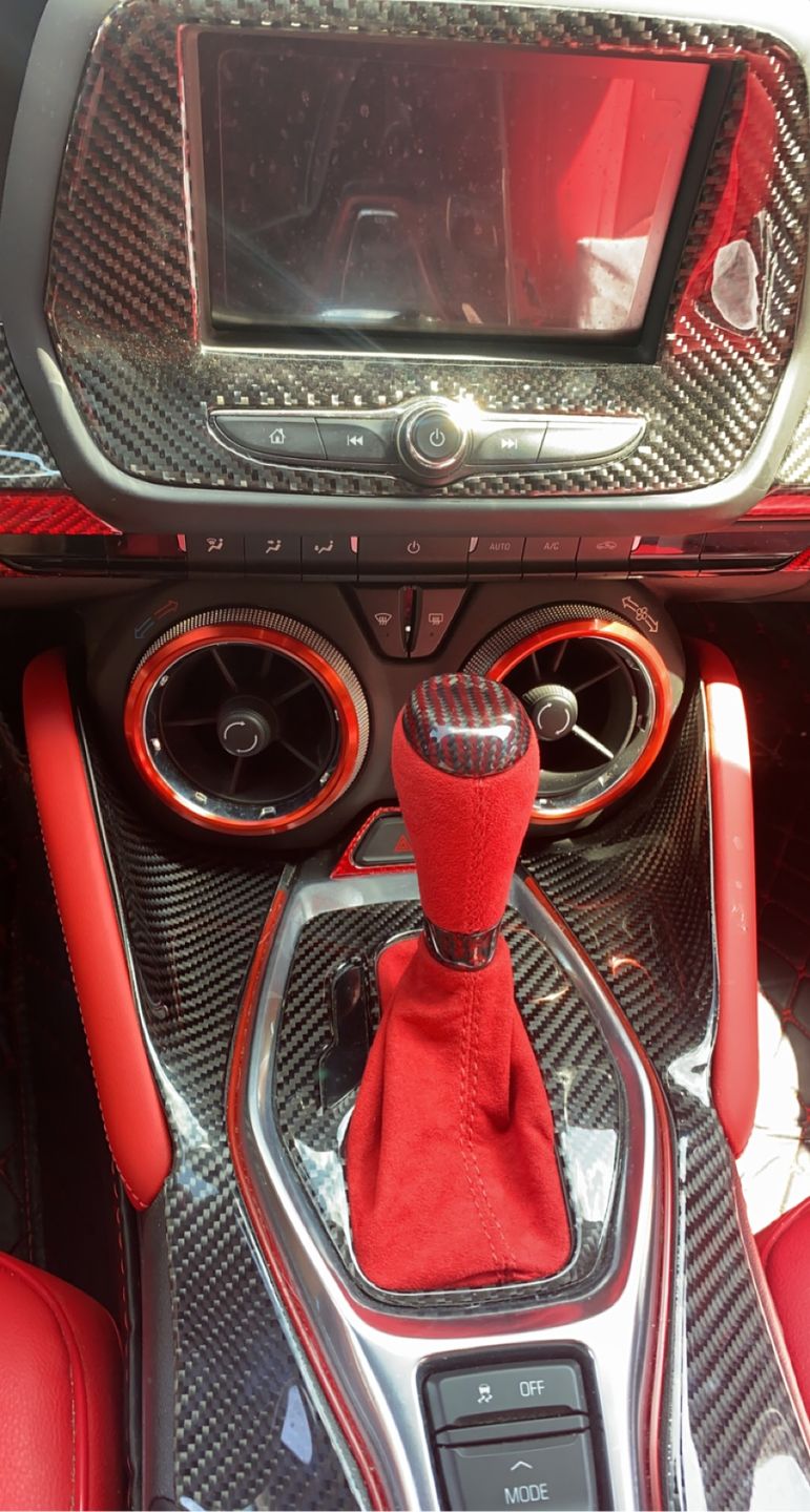 Customer photo review of Custom Carbon Fiber Automatic Shifter Knob for 2016-2021 Chevy Camaro