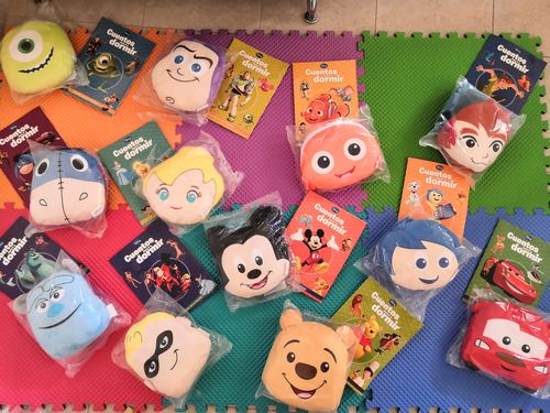 Customer photo review of Colección Completa de Cuentos: 12 libros + 12 almohadas